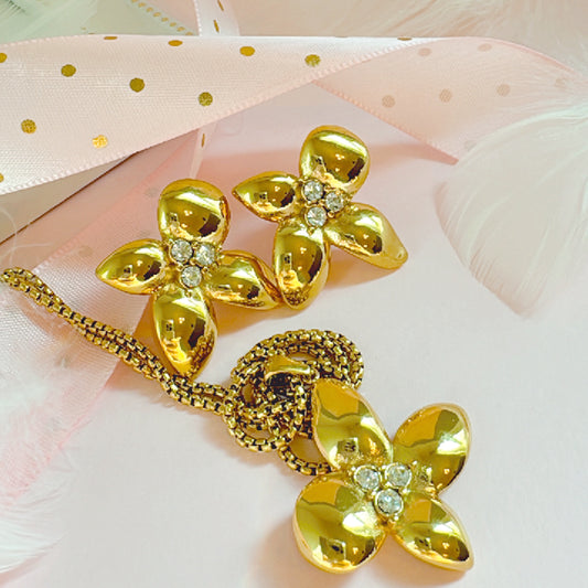 Petal Shine Necklace