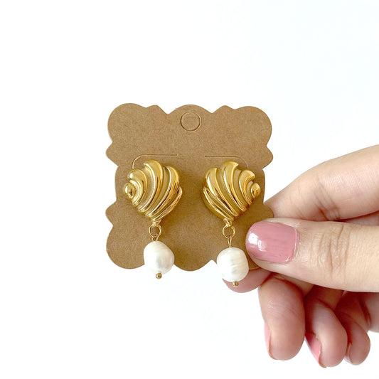 Dangling pearl Earrings