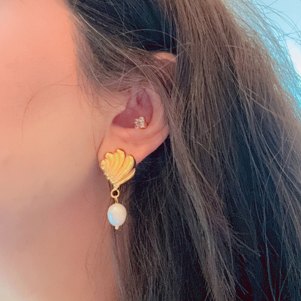 Dangling pearl Earrings